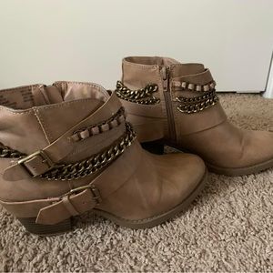 Tan boots with chains